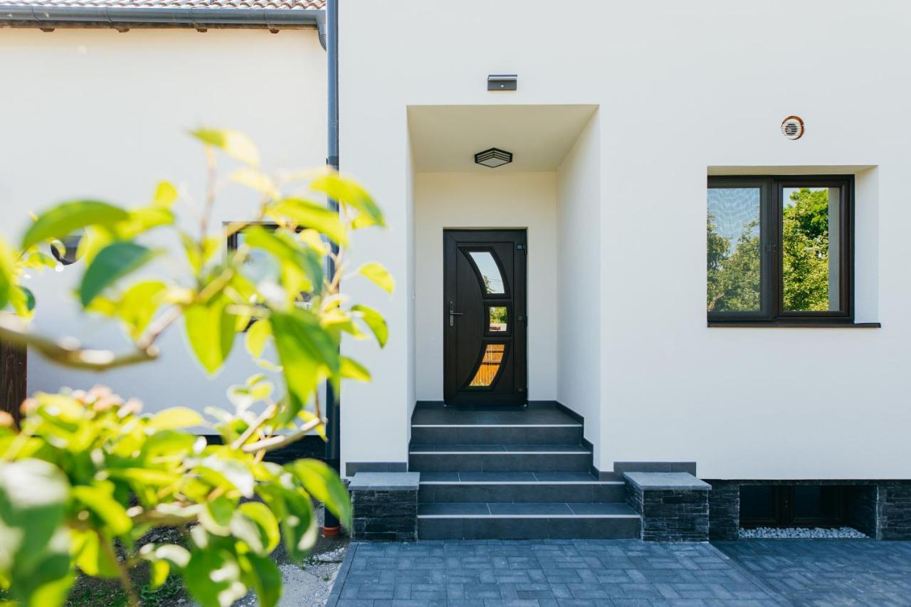The Home Sweet Home Studio Apartment Георгени Екстериор снимка